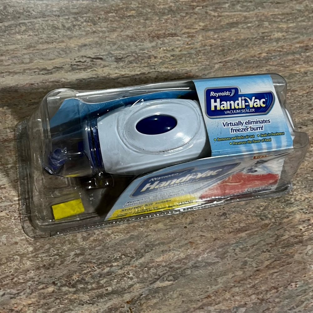NIB Reynolds Handi-vac vaccum sealer kit